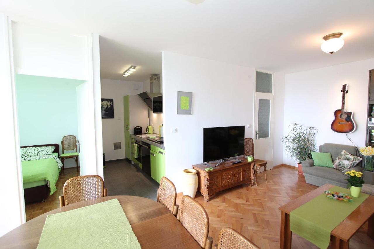 Elia Apartament *